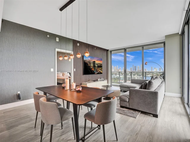 16385 Biscayne Blvd, North Miami Beach FL 33160