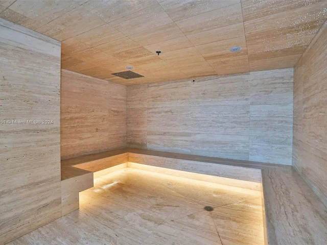 16385 Biscayne Blvd, North Miami Beach FL 33160