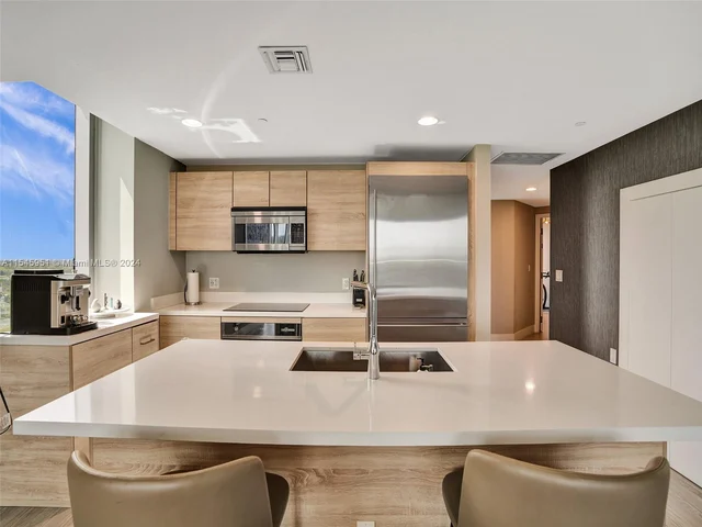 16385 Biscayne Blvd, North Miami Beach FL 33160