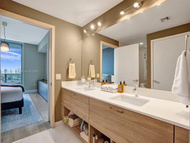 16385 Biscayne Blvd, North Miami Beach FL 33160