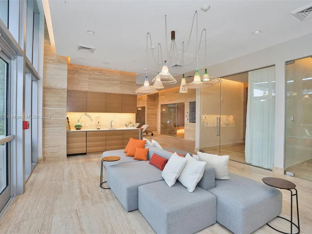 16385 Biscayne Blvd, North Miami Beach FL 33160