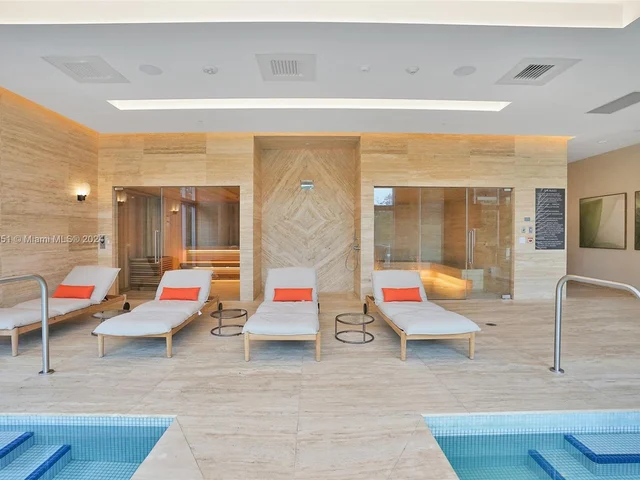 16385 Biscayne Blvd, North Miami Beach FL 33160