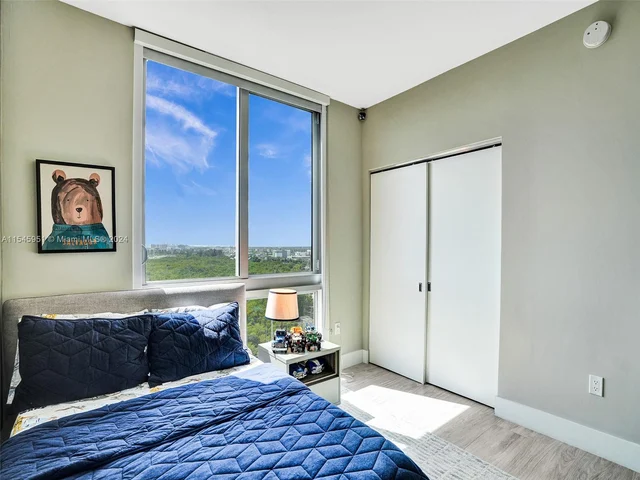 16385 Biscayne Blvd, North Miami Beach FL 33160