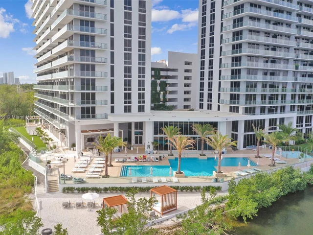 16385 Biscayne Blvd, North Miami Beach FL 33160