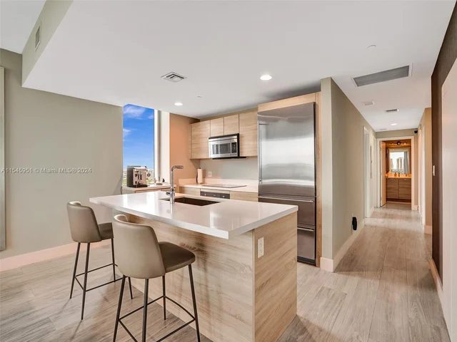 16385 Biscayne Blvd, North Miami Beach FL 33160