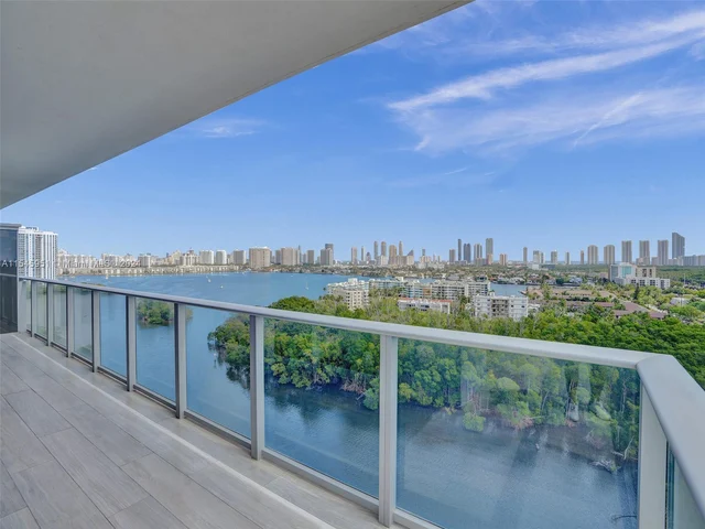 16385 Biscayne Blvd, North Miami Beach FL 33160