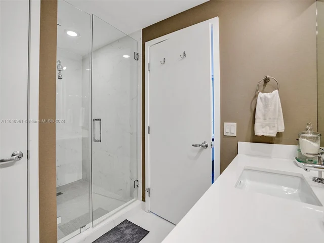 16385 Biscayne Blvd, North Miami Beach FL 33160