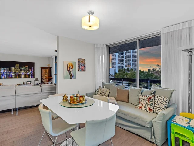 3530 Mystic Pointe Dr # 309, Aventura FL 33180