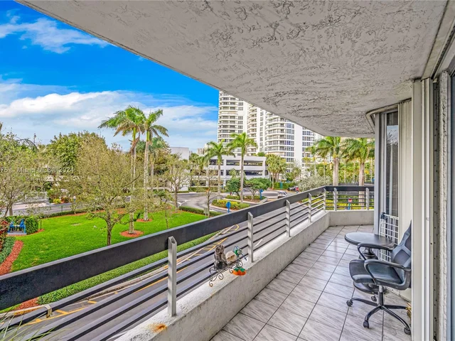 3530 Mystic Pointe Dr # 309, Aventura FL 33180