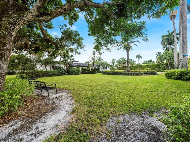 5820 Palm Tree Rd, Plantation FL 33317