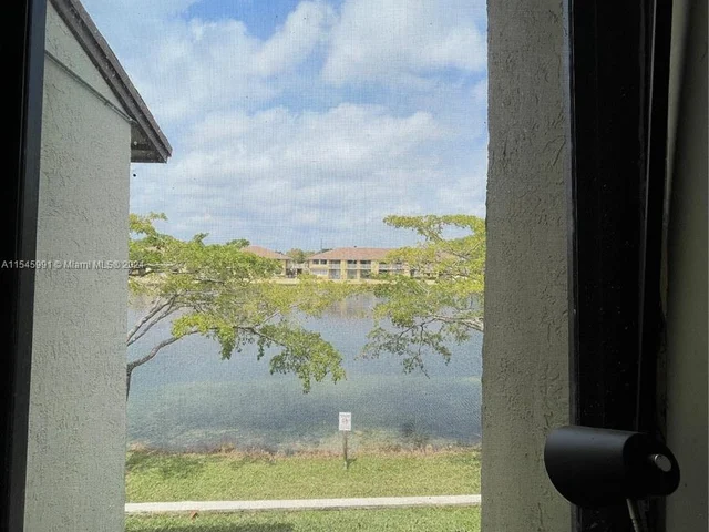 475 NW 210th St # 206, Miami FL 33169