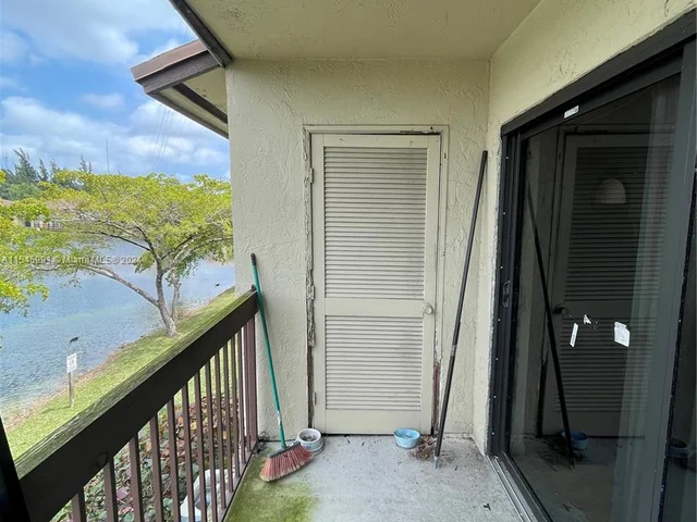 475 NW 210th St # 206, Miami FL 33169