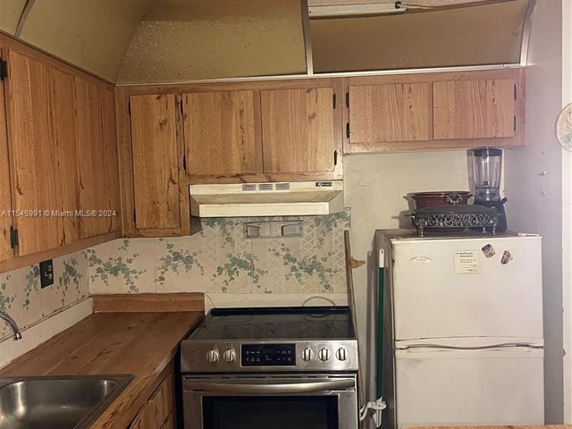 475 NW 210th St # 206, Miami FL 33169