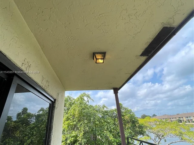 475 NW 210th St # 206, Miami FL 33169