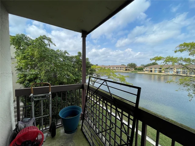 475 NW 210th St # 206, Miami FL 33169