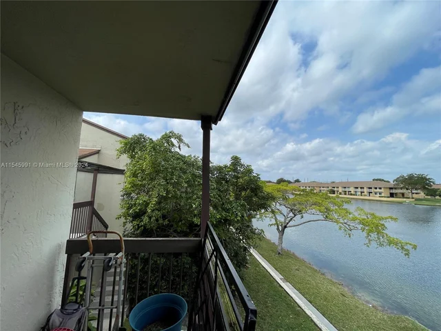 475 NW 210th St # 206, Miami FL 33169