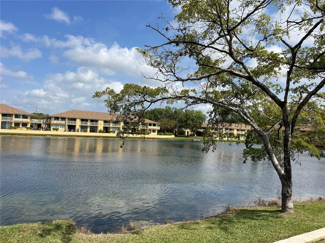 475 NW 210th St # 206, Miami FL 33169