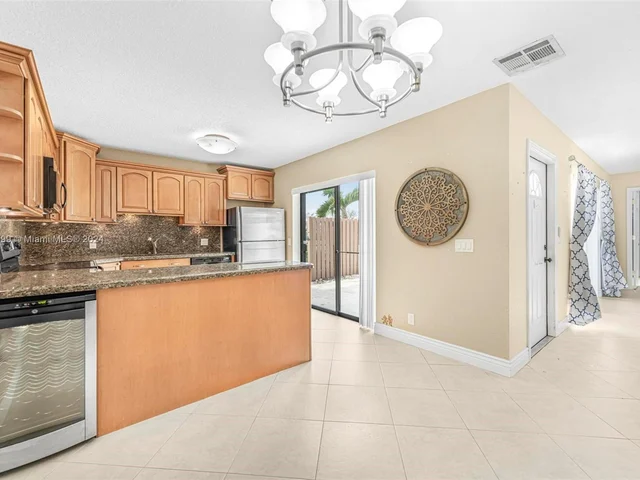 2600 Garden Ct, Cooper City FL 33026