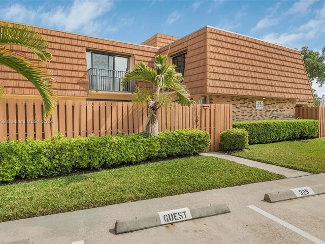 2600 Garden Ct, Cooper City FL 33026