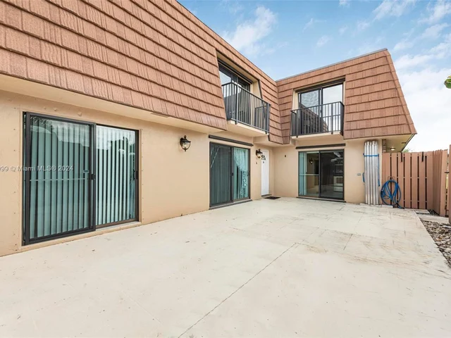 2600 Garden Ct, Cooper City FL 33026