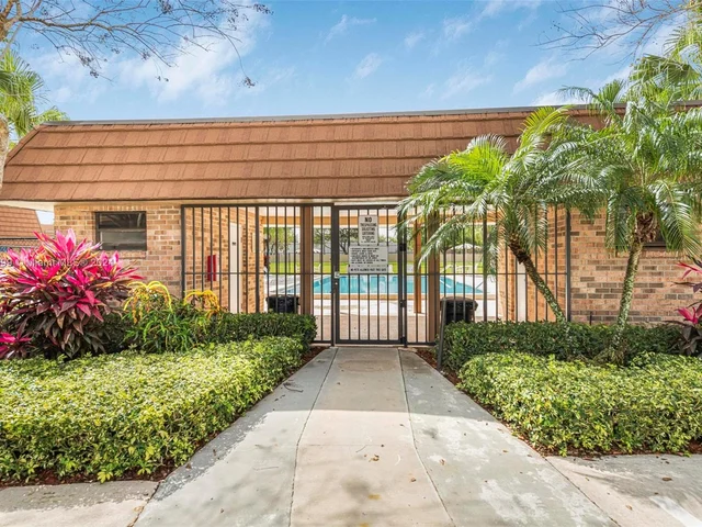 2600 Garden Ct, Cooper City FL 33026