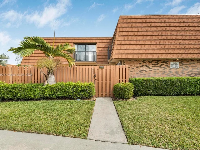 2600 Garden Ct, Cooper City FL 33026