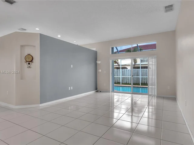 19113 NW 23rd Ct, Pembroke Pines FL 33029