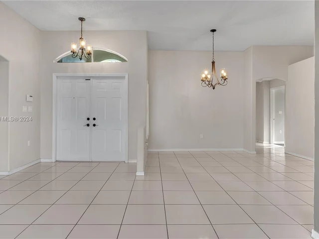 19113 NW 23rd Ct, Pembroke Pines FL 33029