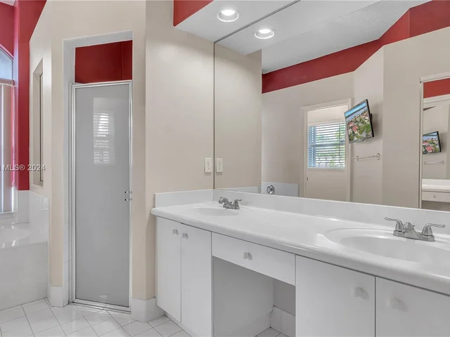 19113 NW 23rd Ct, Pembroke Pines FL 33029