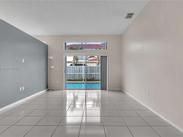 19113 NW 23rd Ct, Pembroke Pines FL 33029