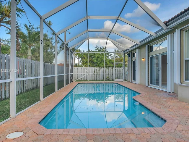 19113 NW 23rd Ct, Pembroke Pines FL 33029