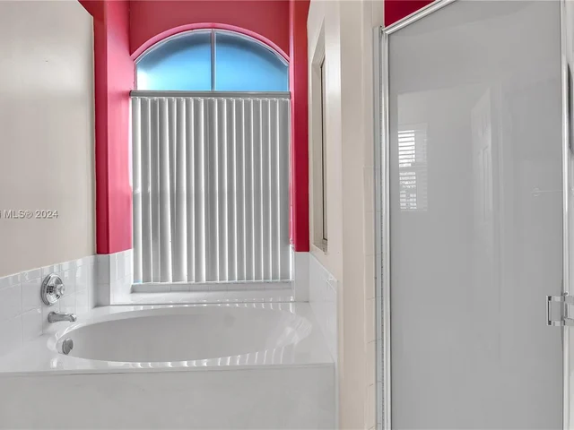 19113 NW 23rd Ct, Pembroke Pines FL 33029