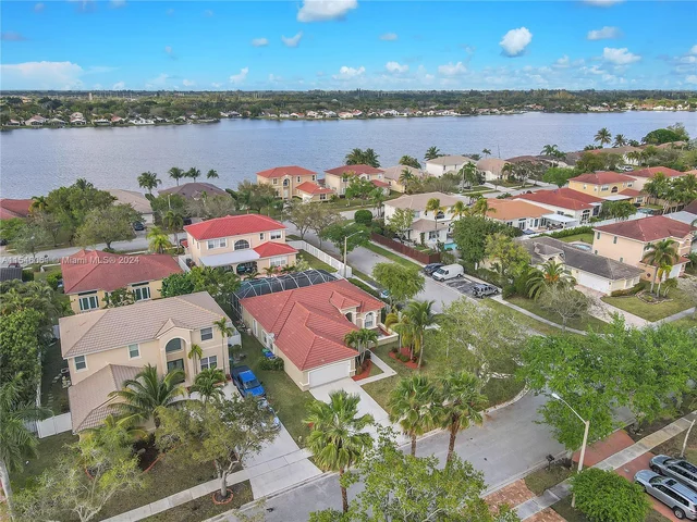 19113 NW 23rd Ct, Pembroke Pines FL 33029