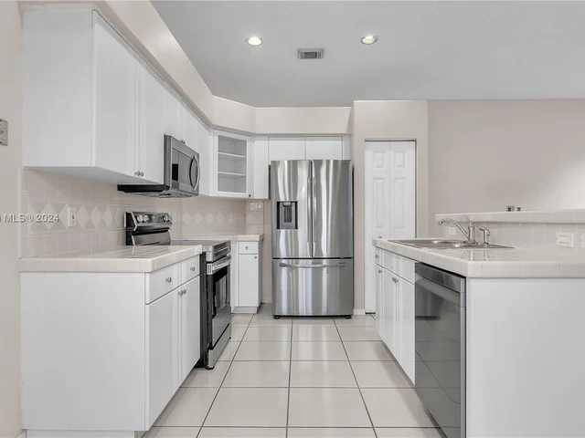 19113 NW 23rd Ct, Pembroke Pines FL 33029