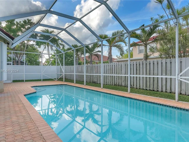 19113 NW 23rd Ct, Pembroke Pines FL 33029