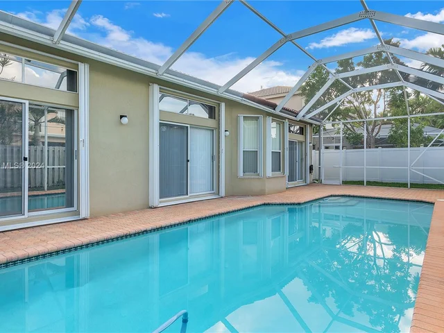 19113 NW 23rd Ct, Pembroke Pines FL 33029