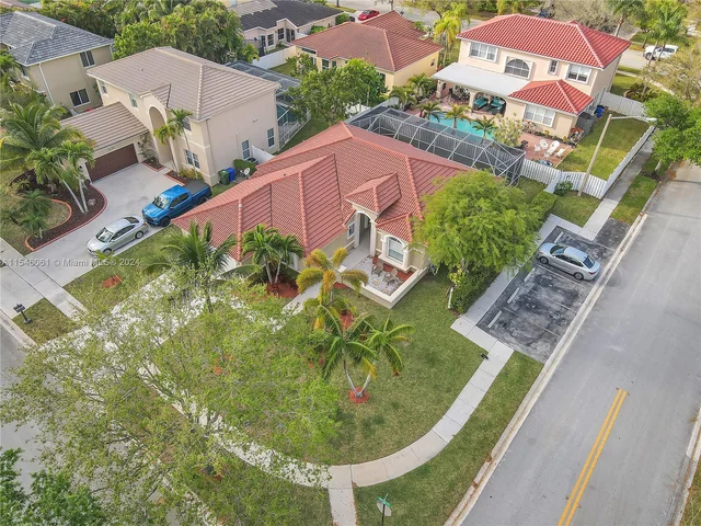 19113 NW 23rd Ct, Pembroke Pines FL 33029