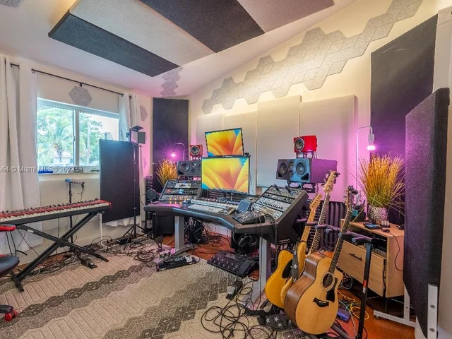 395 NW 89th Ln, Coral Springs FL 33071