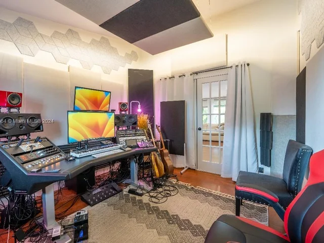 395 NW 89th Ln, Coral Springs FL 33071