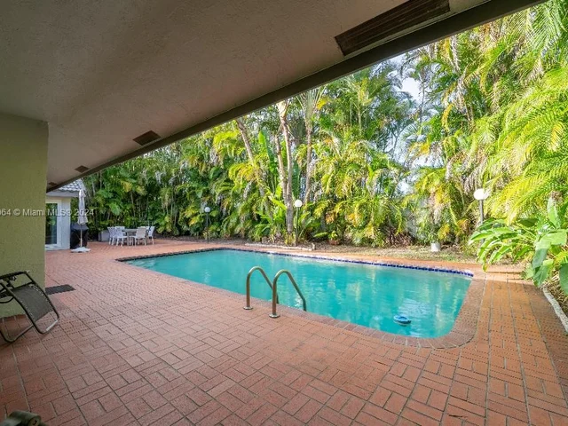 395 NW 89th Ln, Coral Springs FL 33071