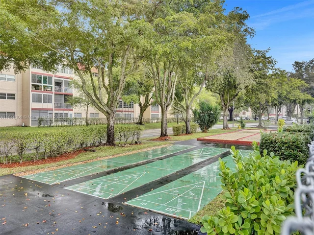 1045 Country Club Dr # 308, Margate FL 33063