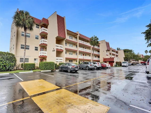 1045 Country Club Dr # 308, Margate FL 33063