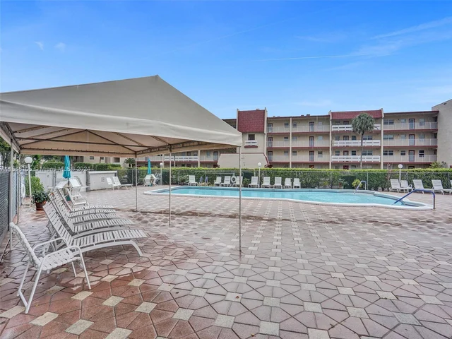 1045 Country Club Dr # 308, Margate FL 33063