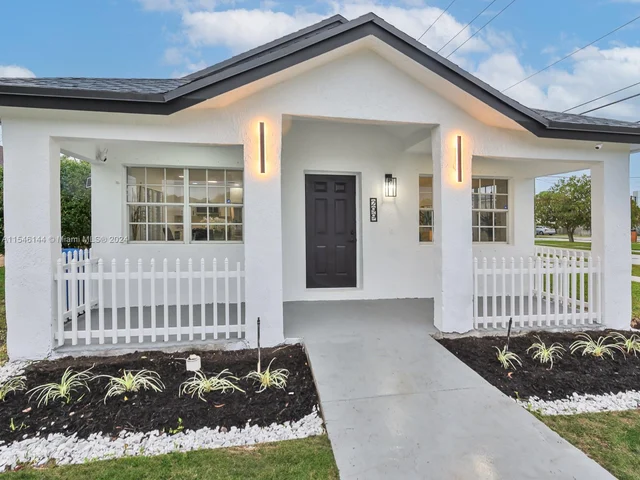 299 NE 35th st, Oakland Park FL 33334