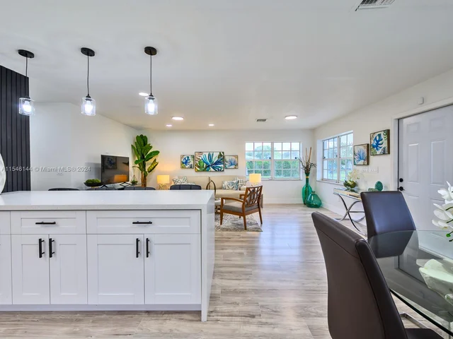 299 NE 35th st, Oakland Park FL 33334