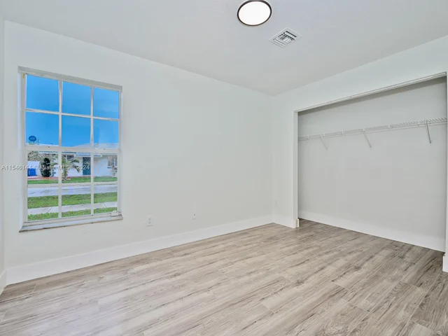 299 NE 35th st, Oakland Park FL 33334