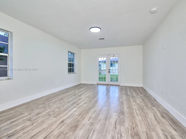 299 NE 35th st, Oakland Park FL 33334