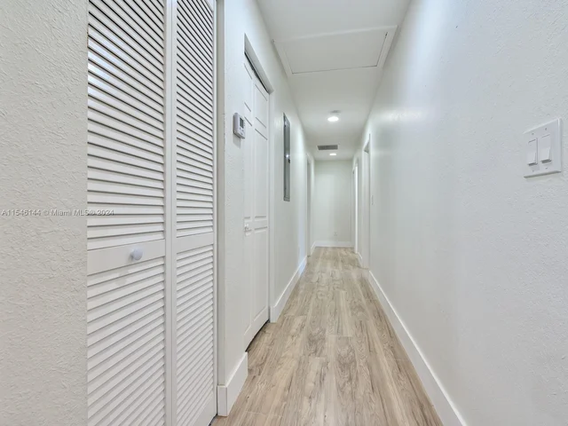 299 NE 35th st, Oakland Park FL 33334