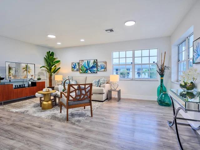 299 NE 35th st, Oakland Park FL 33334