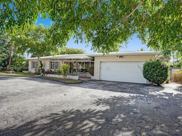 2441 Bayview Dr, Fort Lauderdale FL 33305